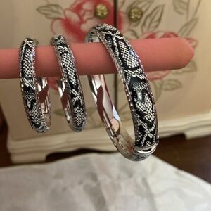 Sterling silver snake skin print, clasp bracelet and hoop earring set.
